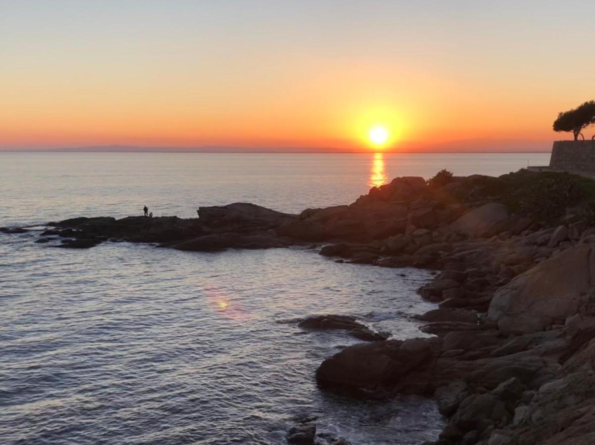 Magnifique En Front De Mer, Caneylles Roses