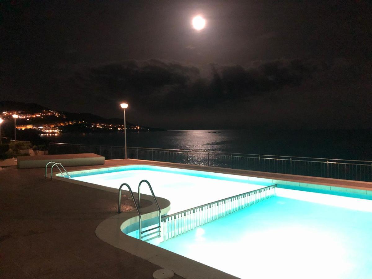 Magnifique En Front De Mer, Caneylles * Roses