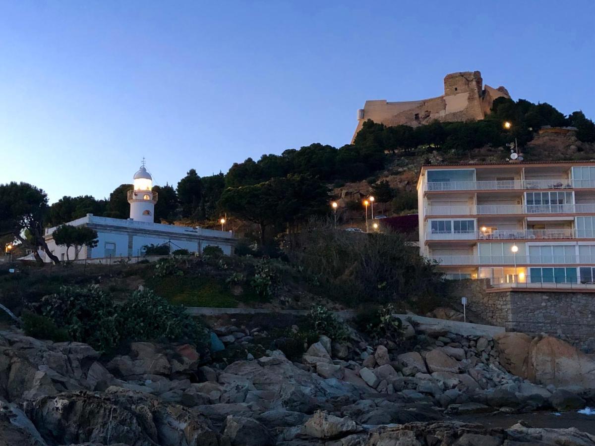 Magnifique En Front De Mer, Caneylles Apartment Roses