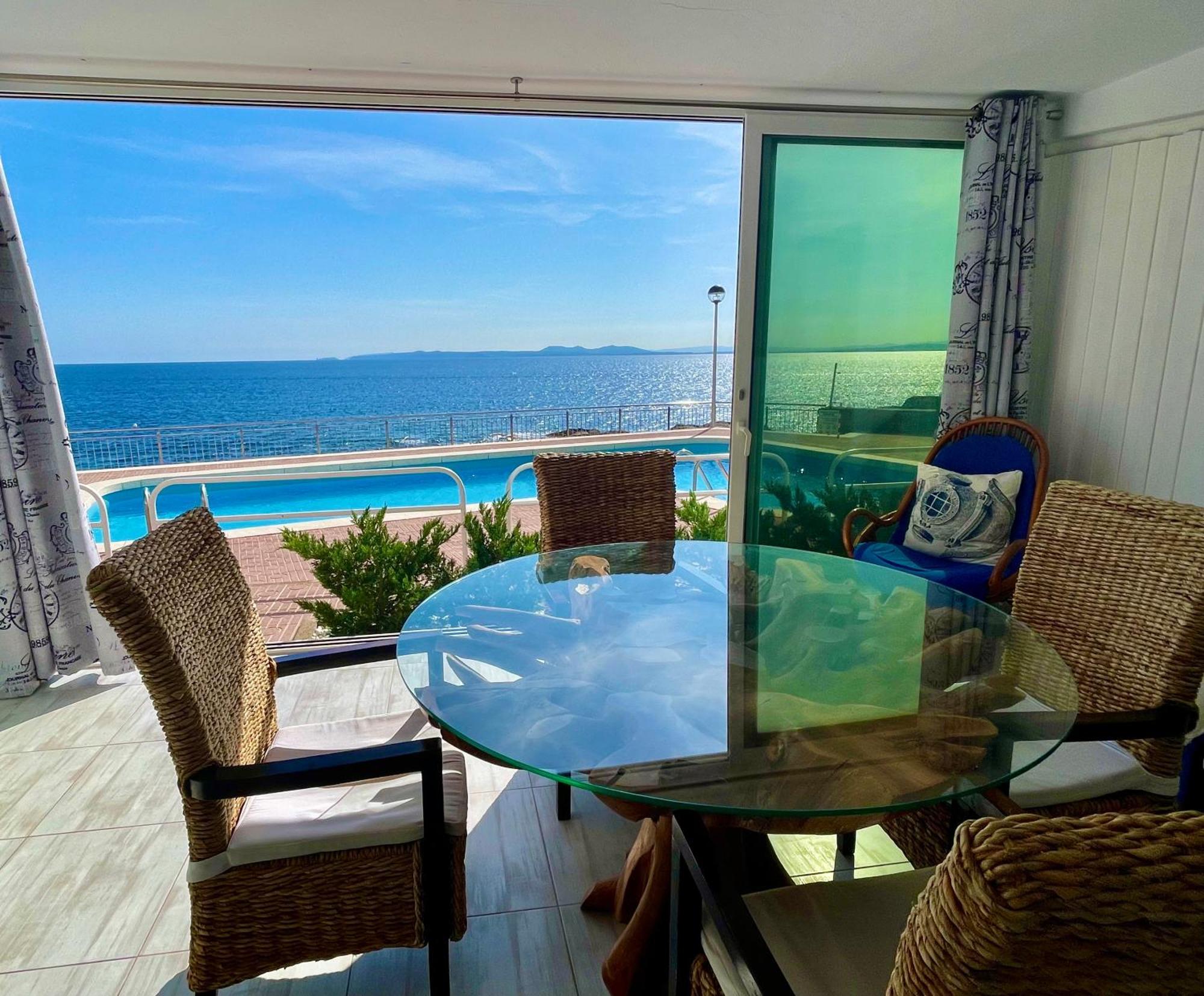 Magnifique En Front De Mer, Caneylles Apartment